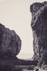 Paisajes rocosos costeros de arenisca en carvoeiro, portugal © J.M. Tornero