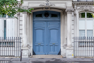 Fototapeta na wymiar Blue front door