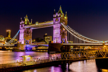 Obraz premium Tower Bridge in London at night