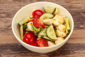 Salad with vegetables and mozzarlla