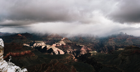 Fototapeta premium View from the top of Grand Canyon on a cloudy day
