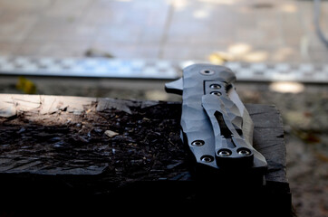 folding titanuim knife with DLC coating.