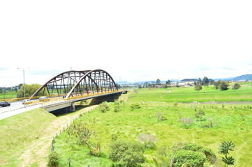 Fototapeta premium Puente arco y rio Bogotá 