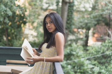 Obraz premium relaxed girl with a book in her hand thinking