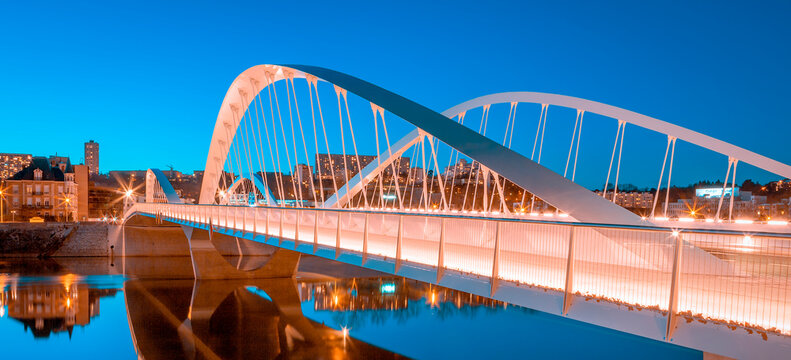 Schuman bridge by night