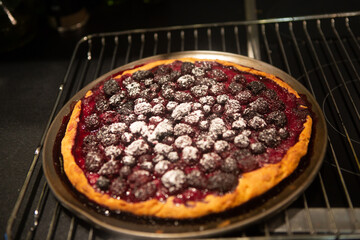 Autumn berry pie with powdered sugar
