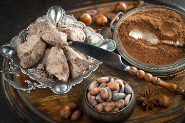 Fototapeta na wymiar Cocoa beans on old background