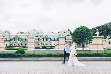 Lemon wedding at the groom's with the bride in a wedding dress