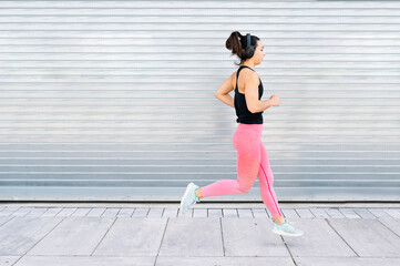 Obraz premium running girl in the street