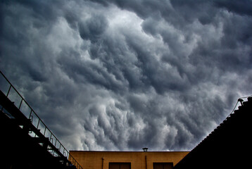 煙突と雲