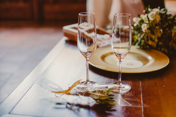 flowers and glasses of champagne wedding decoration table