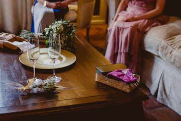 flowers and glasses of champagne wedding decoration table