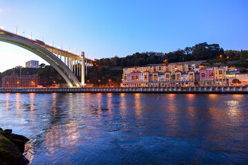 Fototapeta na wymiar Ponte da Arrábida in Porto