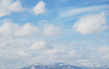 冬　山　空　雲