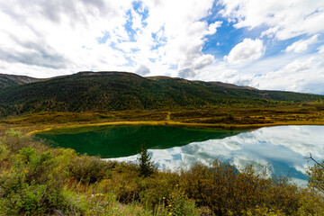 Fototapeta na wymiar a strange green lake hiding in the mountains