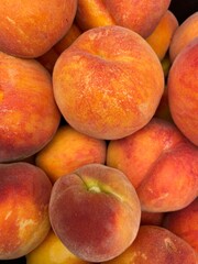 Fototapeta na wymiar peaches on the market