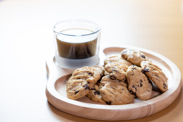 Chocolate Chip Cookies on wooden plate Served with black coffee.