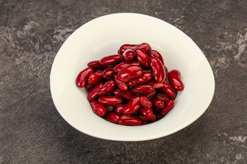 Red baked kidney in the bowl