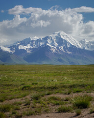 Obraz premium Landscape view of snow-capped Trans-Alai mountain range on the Pamir highway between Sary Tash and Kyzyl Art pass in southern Kyrgyzstan 