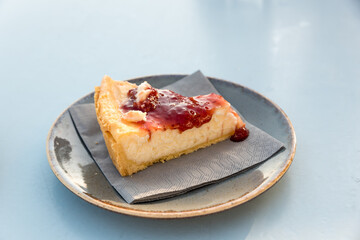 Creamy cake with berries