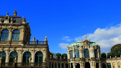 Naklejka na ściany i meble barocker Baustil im Zwinger von Dresden unter blauem Himmel gebaut von August dem Starken