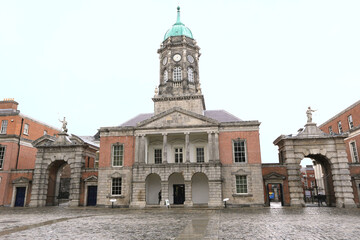 Fototapeta na wymiar Facade of Dublin royal castle in Ireland 