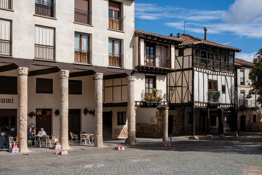 Imágenes de Covarrubias descubre bancos de fotos, ilustraciones