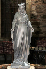 Obraz premium Virgin Mary Statue is infront of The Basilica of St. John was a basilica in Ephesus.
