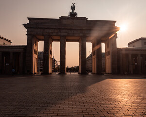 Brandenburg Gate in sunrise © Thorben