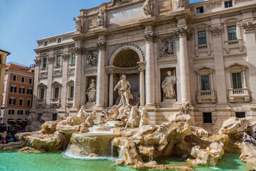 Fototapeta na wymiar The famous Fountain of Trevi in Rome with blue sky