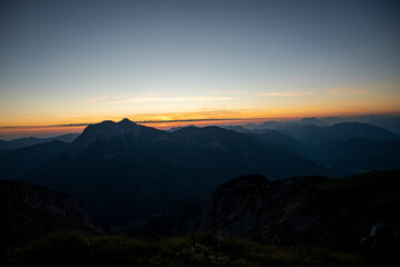 Fototapeta premium Wandern auf den Unnutz bei Achenkirch Achensee in Tirol Österreich