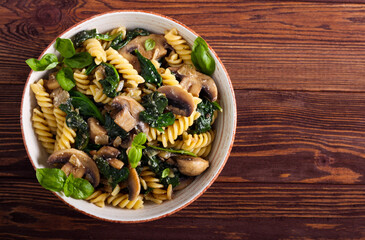 Creamy spinach and mushroom pasta