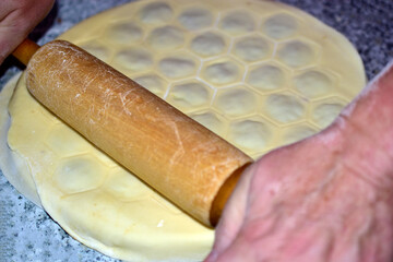 Cooking modeling meat dumplings using a mold
