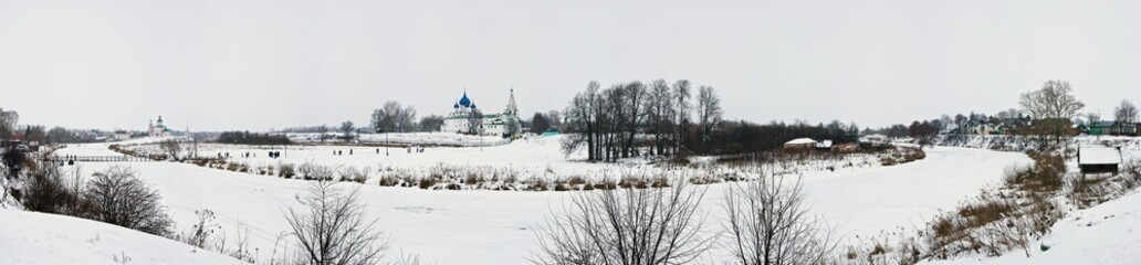 Fototapeta na wymiar The panoramic view of Suzdal in winter on the Kamenka river, Cathedral of the Nativity of the Theotokos and the Kremlin in Russia.