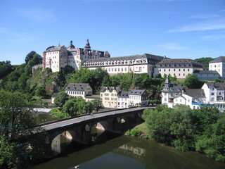 Schloss Weilburg an der Lahn und steinerne Brücke