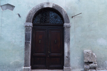 Fototapeta na wymiar Ancient door in the city of Spoleto