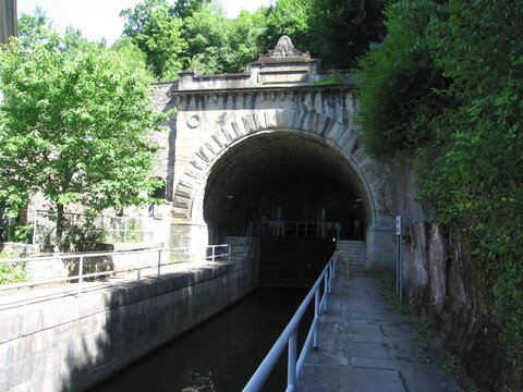 Schiffstunnel in Weilburg - Kanal an der Lahn 
