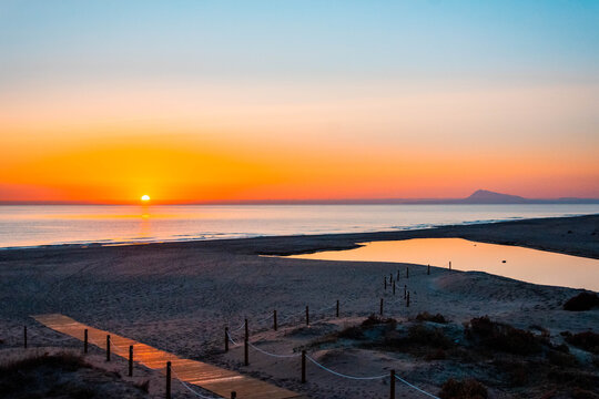 Salida del sol en el Mediterráneo. Sunrise in the Mediterranean. © José R. Marqués