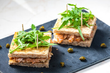 salmon tartare in toast bread