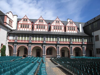 Schlosshof Schloss Weilburg mit Bestuhlung Weilburger Schlosskonzerte