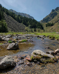 Ruisseau pyrénéen à Mérens-les-Vals, France