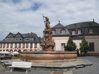 Fototapeta premium Marktplatz und Neptunbrunnen Weilburg in Hessen an der Lahn