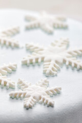 snowflakes on the blue cake