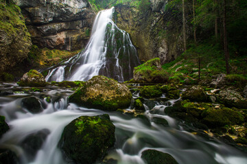 Naklejka na ściany i meble Wasserfall in Österreich