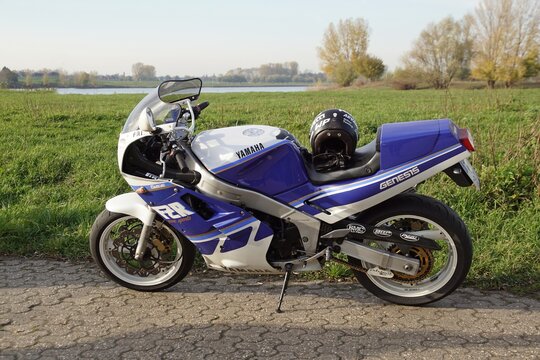 Yamaha FZR 1000