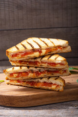 Grilled sandwiches with cheese