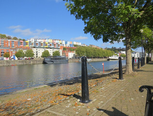 Río Avon en un día soleado de Bristol en Inglaterra