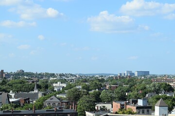 Fototapeta premium Cambridge City Panoramic View under Blue Sky, Massachusetts