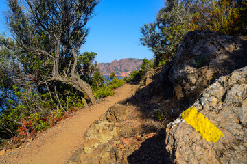 sentier p&eacute;destre vers le Girolata