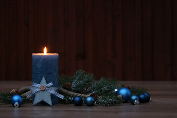 Blaue Weihnachtskerze